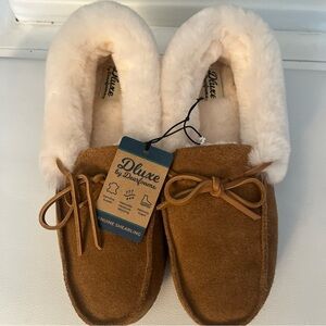 NWT Dearfoam Deluxe Genuine Shearling  Slippers in Tan with Cream Sz 9
